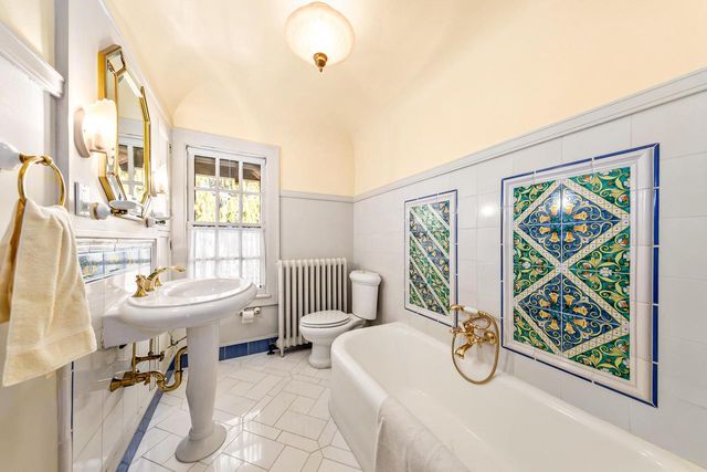 3467 N Frederick AVENUE, Milwaukee, WI 53211