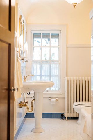 3467 N Frederick AVENUE, Milwaukee, WI 53211