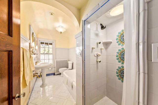 3467 N Frederick AVENUE, Milwaukee, WI 53211