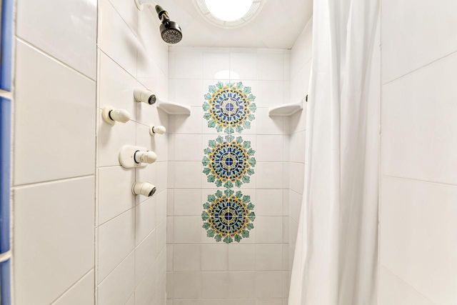 3467 N Frederick AVENUE, Milwaukee, WI 53211