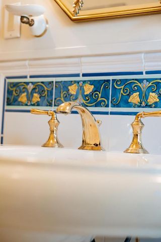 3467 N Frederick AVENUE, Milwaukee, WI 53211