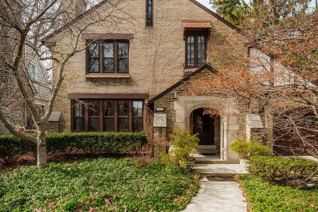 3467 N Frederick AVENUE, Milwaukee, WI 53211