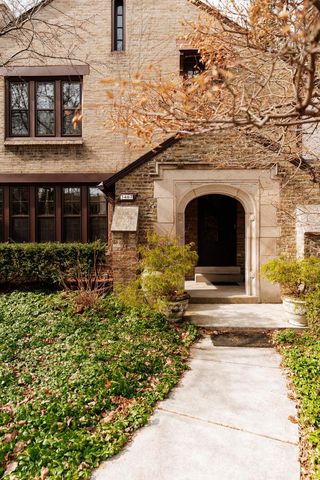 3467 N Frederick AVENUE, Milwaukee, WI 53211