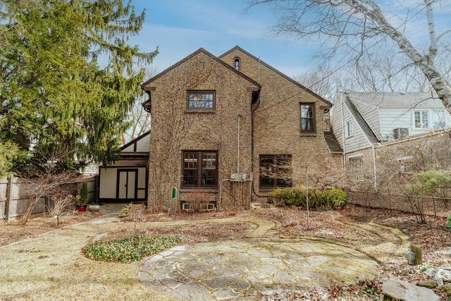 3467 N Frederick AVENUE, Milwaukee, WI 53211