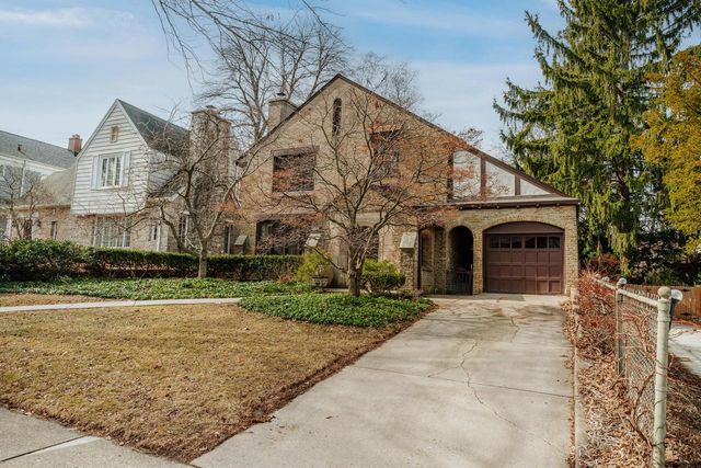 3467 N Frederick AVENUE, Milwaukee, WI 53211