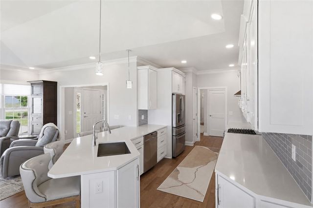 1077 Chapelhill Drive, Victor, NY 14546