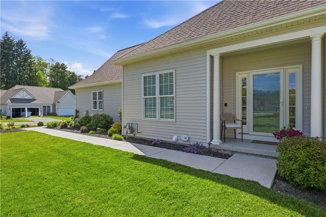1077 Chapelhill Drive, Victor, NY 14546