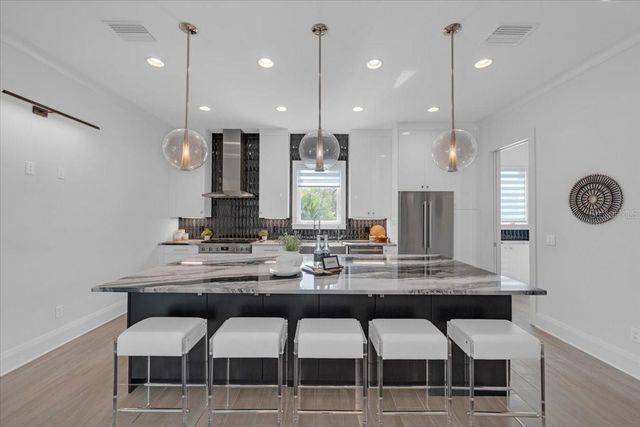 419 BAYVIEW DRIVE NE, St Petersburg, FL 33704