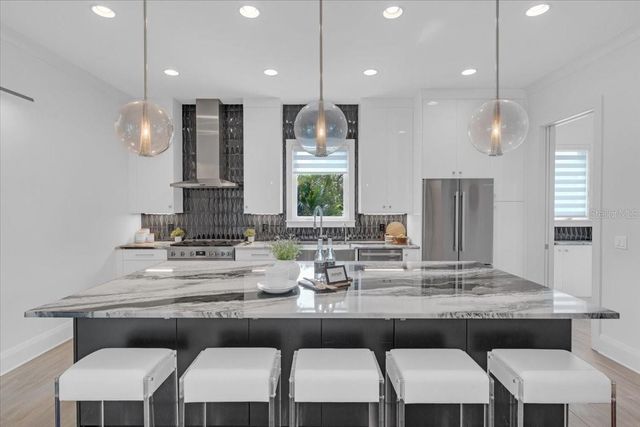 419 BAYVIEW DRIVE NE, St Petersburg, FL 33704