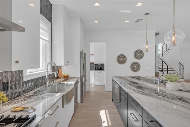 419 BAYVIEW DRIVE NE, St Petersburg, FL 33704