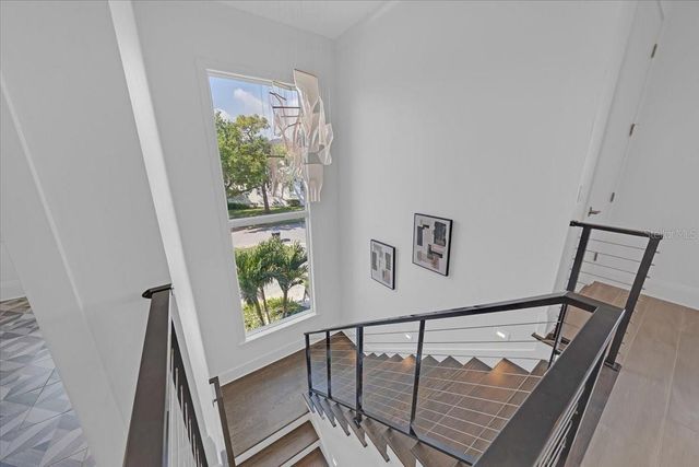 419 BAYVIEW DRIVE NE, St Petersburg, FL 33704