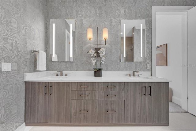 419 BAYVIEW DRIVE NE, St Petersburg, FL 33704