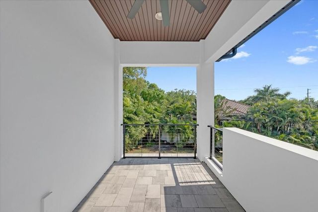 419 BAYVIEW DRIVE NE, St Petersburg, FL 33704