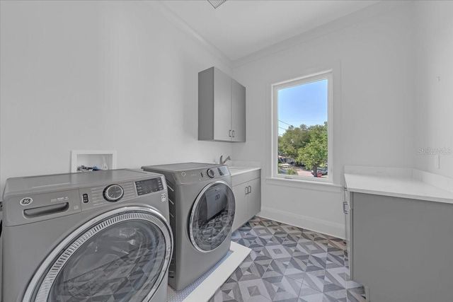 419 BAYVIEW DRIVE NE, St Petersburg, FL 33704