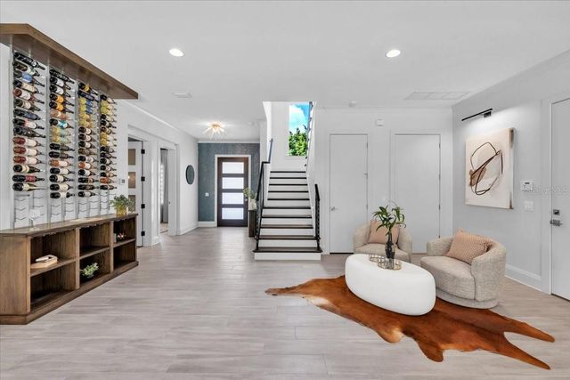 419 BAYVIEW DRIVE NE, St Petersburg, FL 33704