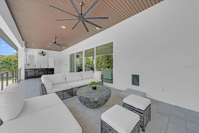 419 BAYVIEW DRIVE NE, St Petersburg, FL 33704