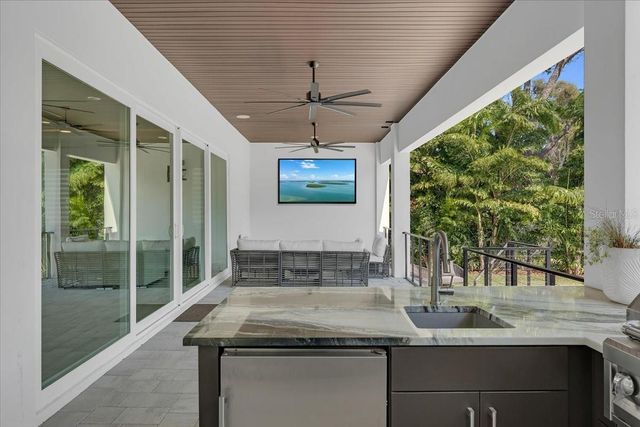 419 BAYVIEW DRIVE NE, St Petersburg, FL 33704