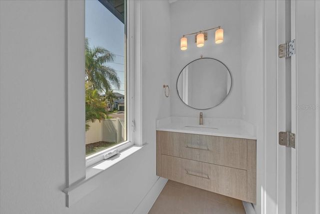 419 BAYVIEW DRIVE NE, St Petersburg, FL 33704