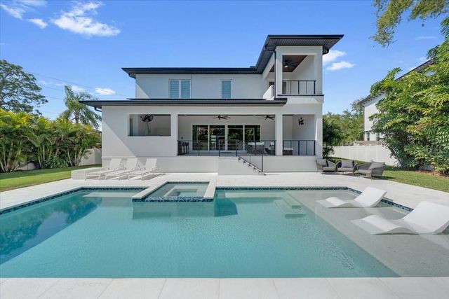 419 BAYVIEW DRIVE NE, St Petersburg, FL 33704