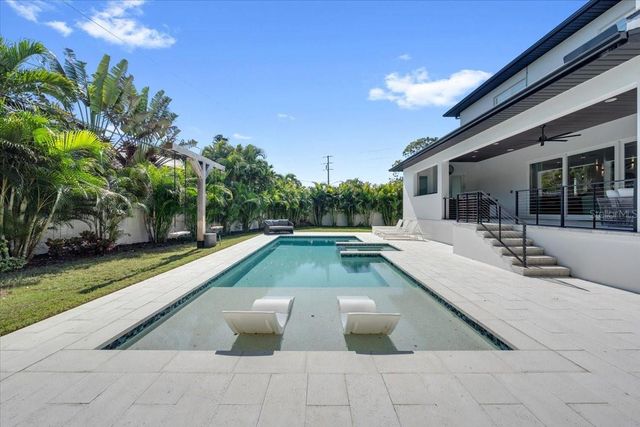 419 BAYVIEW DRIVE NE, St Petersburg, FL 33704