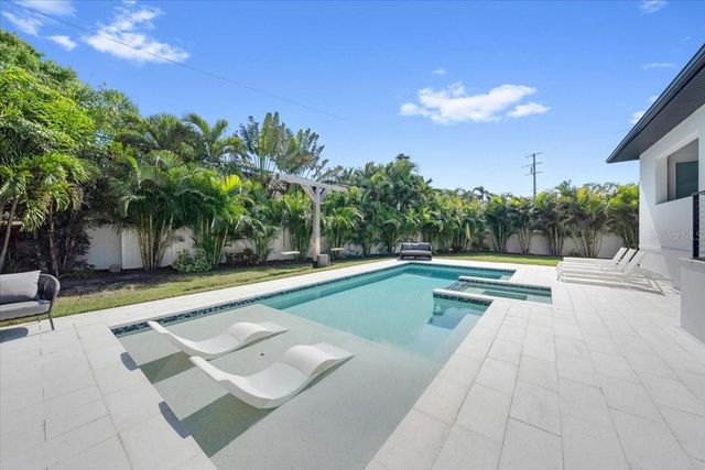 419 BAYVIEW DRIVE NE, St Petersburg, FL 33704