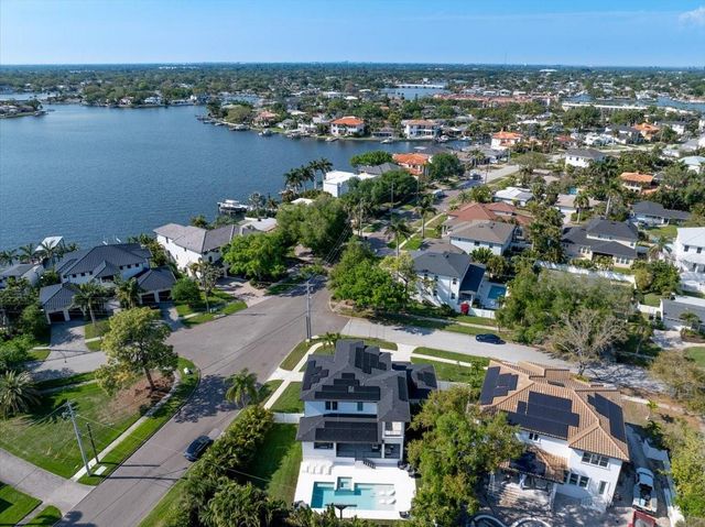 419 BAYVIEW DRIVE NE, St Petersburg, FL 33704