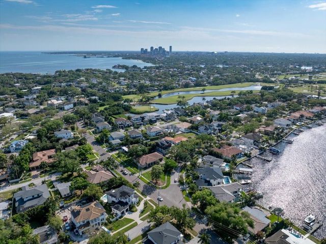 419 BAYVIEW DRIVE NE, St Petersburg, FL 33704