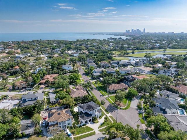 419 BAYVIEW DRIVE NE, St Petersburg, FL 33704