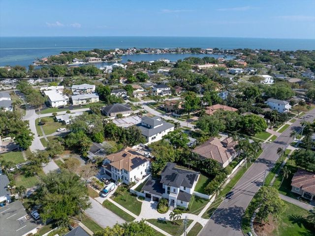 419 BAYVIEW DRIVE NE, St Petersburg, FL 33704