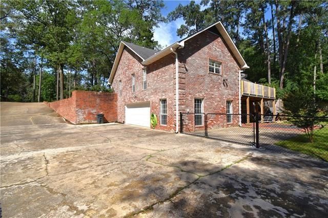 114 MYRTLEWOOD Drive, Pineville, LA 71360