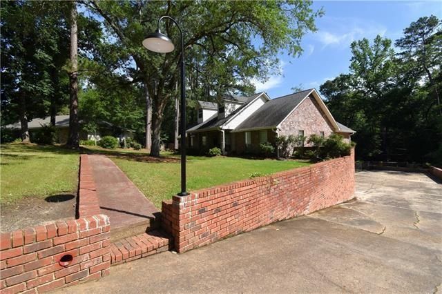 114 MYRTLEWOOD Drive, Pineville, LA 71360