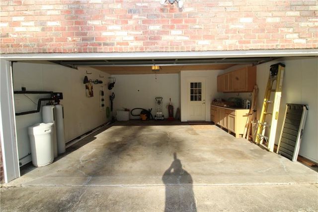 114 MYRTLEWOOD Drive, Pineville, LA 71360