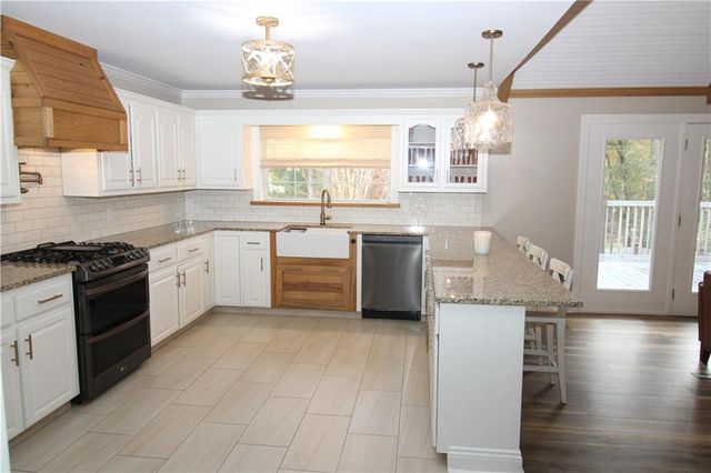 114 MYRTLEWOOD Drive, Pineville, LA 71360