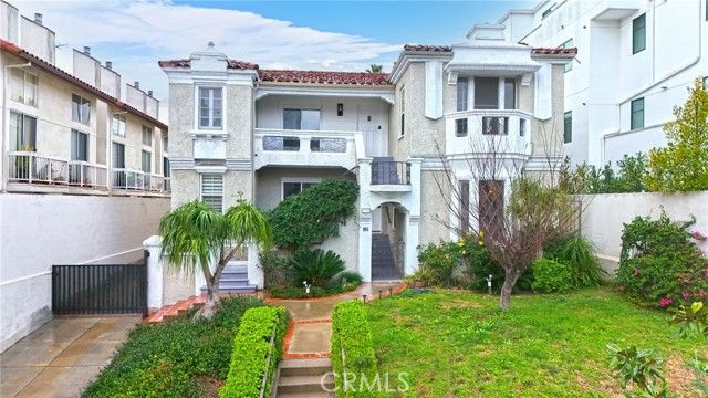 867 S Lucerne Boulevard, Los Angeles, CA 90005