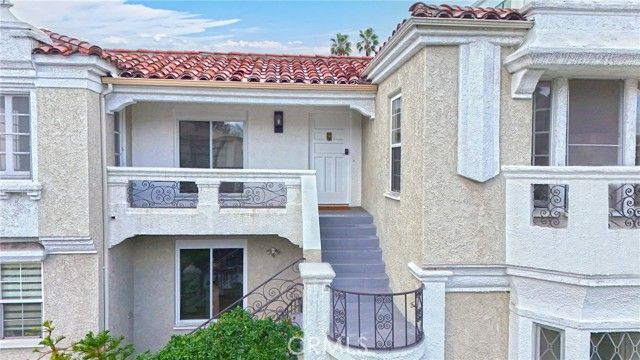 867 S Lucerne Boulevard, Los Angeles, CA 90005