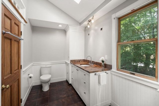 10 Willard St, Wayland, MA 01778