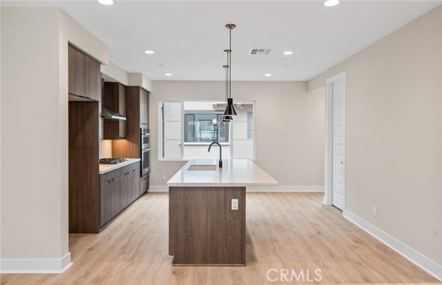 101 Kimberwick Court, Burbank, CA 91506