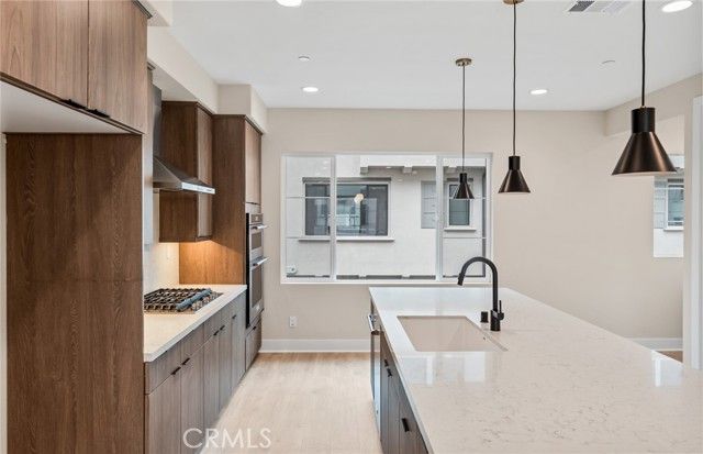 101 Kimberwick Court, Burbank, CA 91506