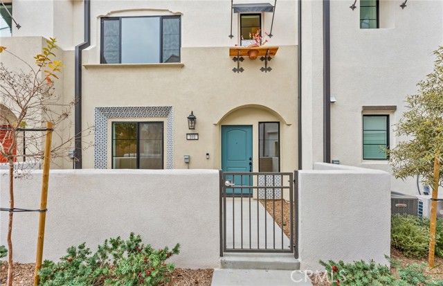 101 Kimberwick Court, Burbank, CA 91506