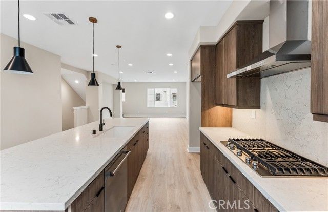 101 Kimberwick Court, Burbank, CA 91506