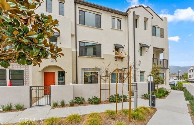 101 Kimberwick Court, Burbank, CA 91506