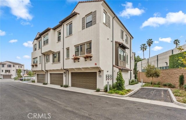 101 Kimberwick Court, Burbank, CA 91506