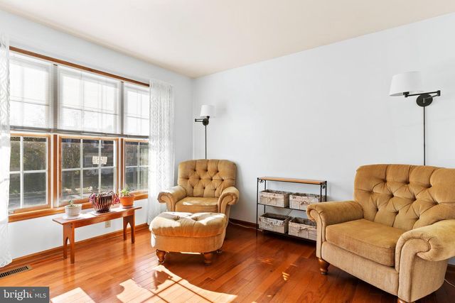 16 WETHERBURN RD, Enola, PA 17025