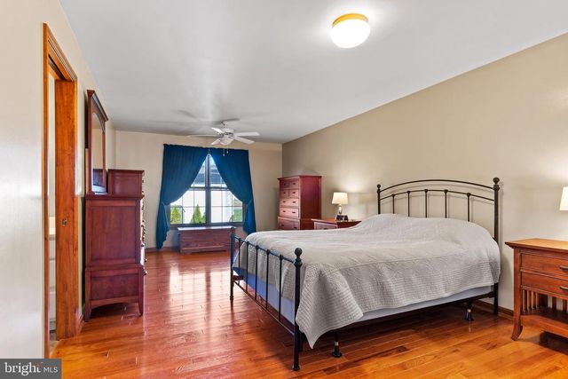 16 WETHERBURN RD, Enola, PA 17025