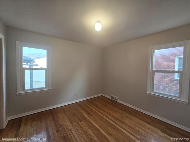 9560 Dixie, Redford, MI 48239