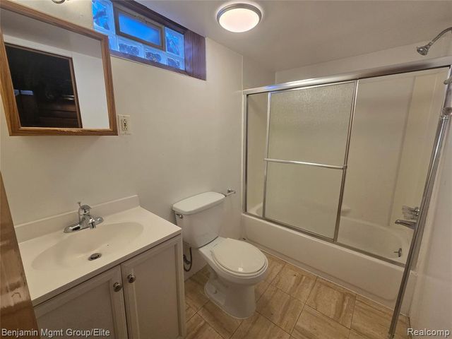 9560 Dixie, Redford, MI 48239