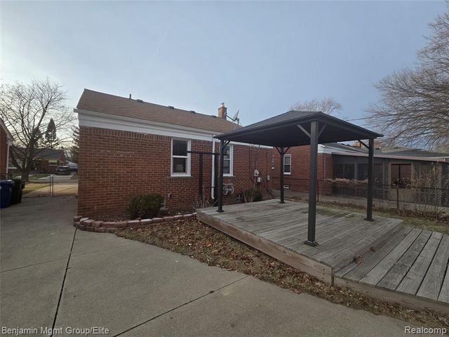 9560 Dixie, Redford, MI 48239