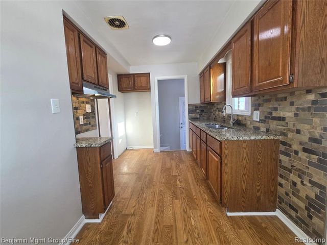 9560 Dixie, Redford, MI 48239