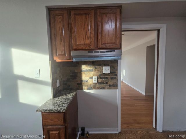 9560 Dixie, Redford, MI 48239