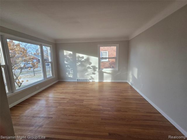 9560 Dixie, Redford, MI 48239